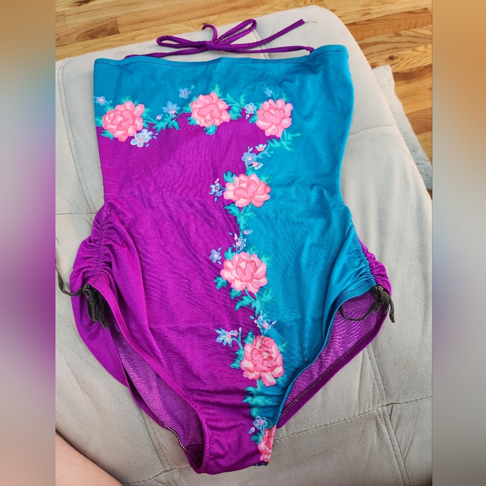 1970s Swimsuit vintage one piece halter